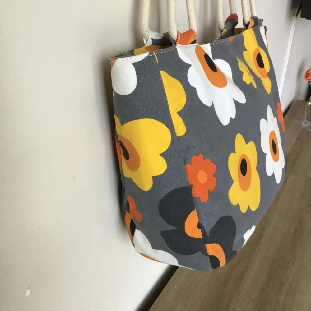 Farmhouse Is My Style "Summer Blooms" Gray Canvas Tote Bag w/Dachshund Bag Charm - Picture 5 of 10